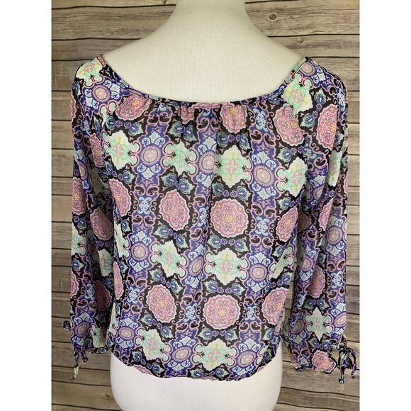 Olsenboye XS Button Front Cropped Shirt Medallion - Picture 6 of 10